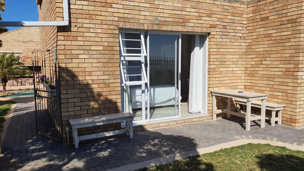 Kelzane Guesthouse Port Elizabeth Exterior photo